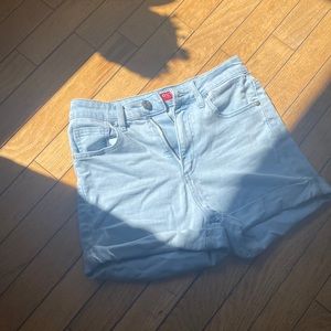 SUPER CUTE GUESS JEAN SHORTS